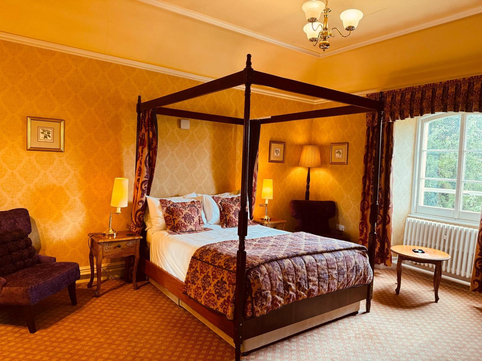The Falcondale At Лампетер Номер фото